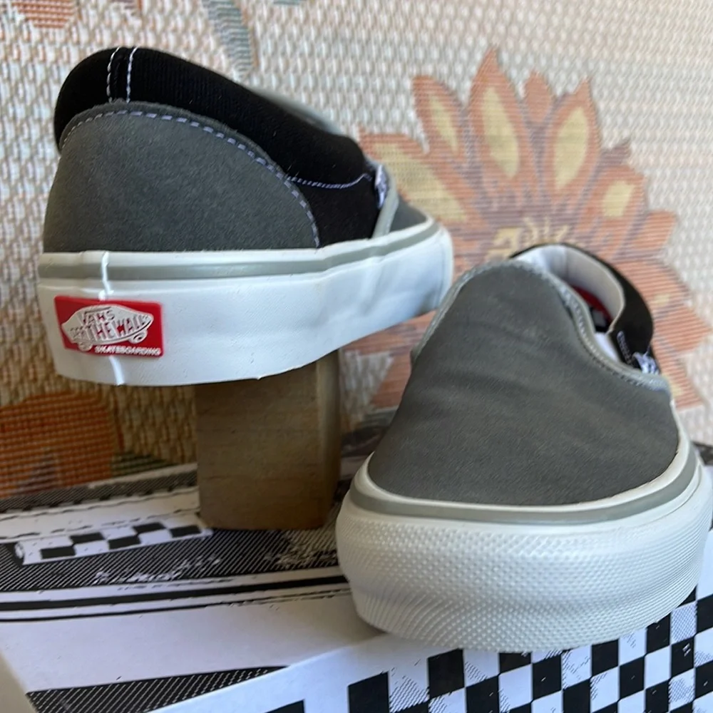Vans Men’s Skate Slip-On
Reflective Black/Grey
VN0A5FCAN42
Sneakers - Picture 10 of 16